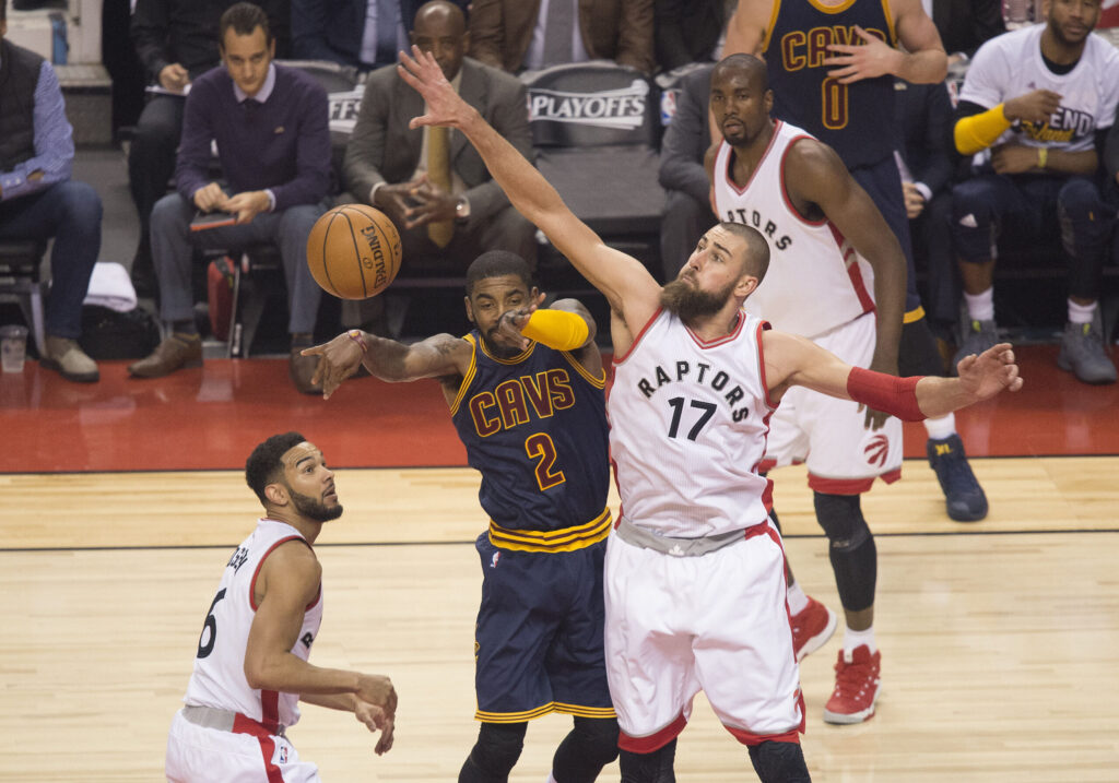Jonas Valančiūnas baigė NBA sezoną. „Raptors“ ekipa namuose 102:109 (28:28, 33:21, 24:31, 24:23) pralaimėjo „Cavaliers“ ir nusileido serijoje 0-4.