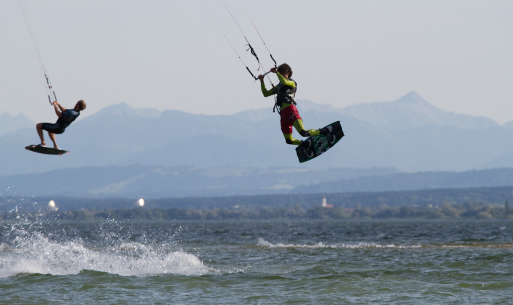 Žmogus kuo ramiausiai plaukiojęs jėgos aitvaru, o praeiviams pasirodė, kad į vandenį įkrito parasparnio lakūnas.