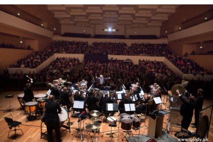 "Stavanger Brass Band" tituluojamas pasaulio varinių pučiamųjų orkestrų čempionu ir pasižymi nepriekaištinga intonacija.