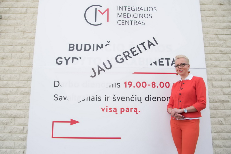 Budinčio šeimos gydytojo kabinetą įsteigusio Integralios medicinos centro direktorė Sandra Navickienė teigia, jog metų metus gyvavusiai ydingai praktikai ir eilėms priimamajame turės būti padėtas taškas. T. ŠIAUDINIO nuotr.