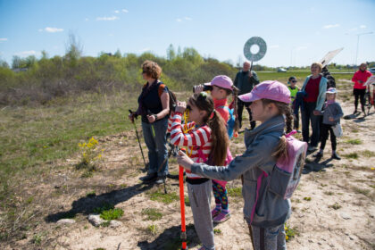 Parką, šalia nebaigtos statyti Pilėnų mokyklos savo jėgomis norinčiai kurti Nendrės–Dainavos vietos bendruomenei nusibodo miesto valdžios vyrų kalbos.