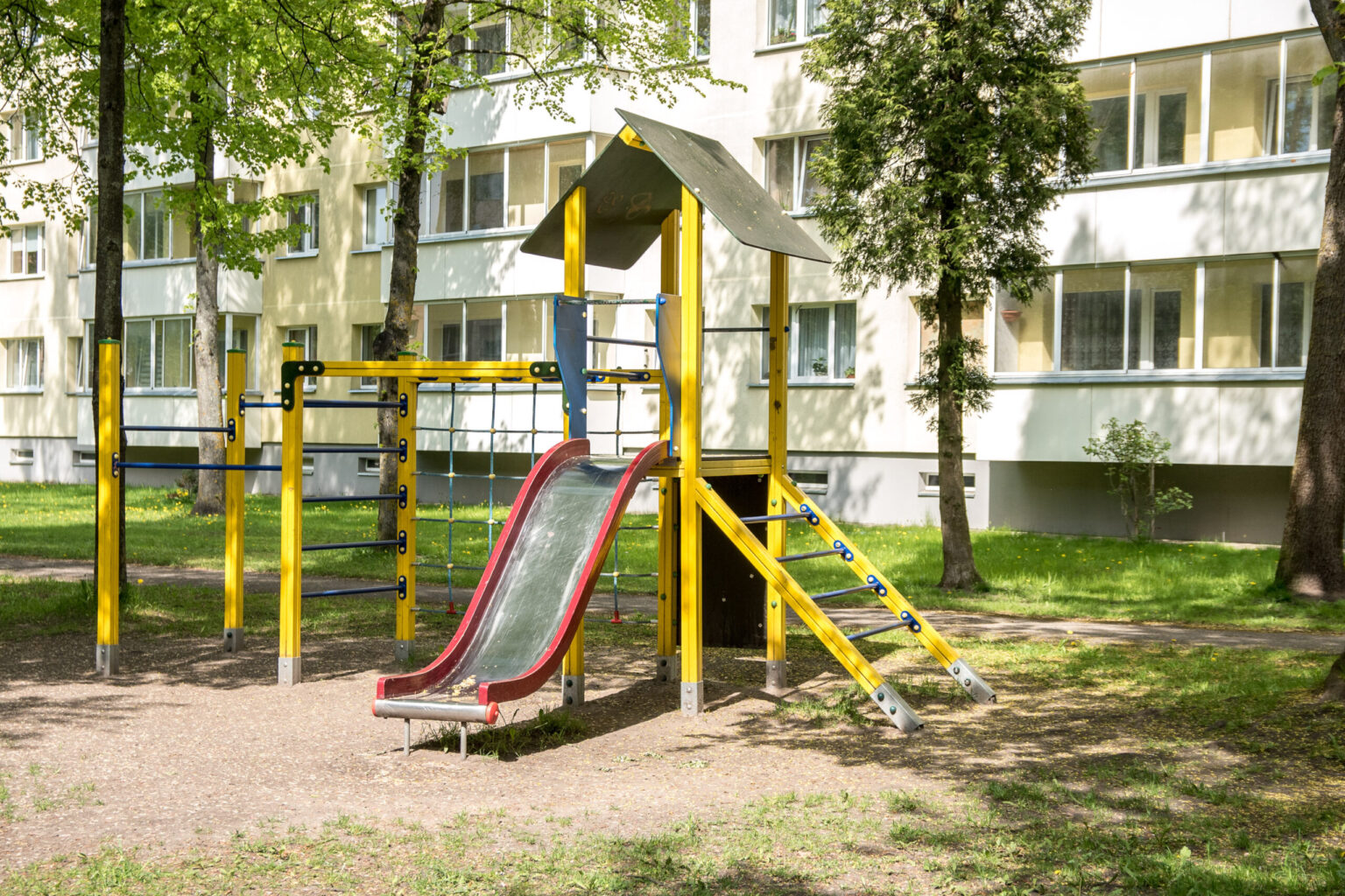 Sugriežtinta tvarka turėtų išnaikinti iš kiemų nesaugias vaikų žaidimų aikšteles, tačiau ar vietoj jų atsiras naujų – neaišku.