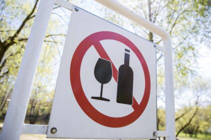 Statistikų duomenys rodo, kad alkoholio suvartojimas pastaraisiais metais mažėja, tačiau tai nereiškia, kad šalyje nebėra problemų su alkoholiu.