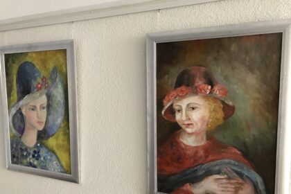 Artėjant Motinos dienai, Panevėžio apygardos teismo darbuotojai ir lankytojai kviečiami pasigrožėti nauja paroda – tapytais moterų portretais.