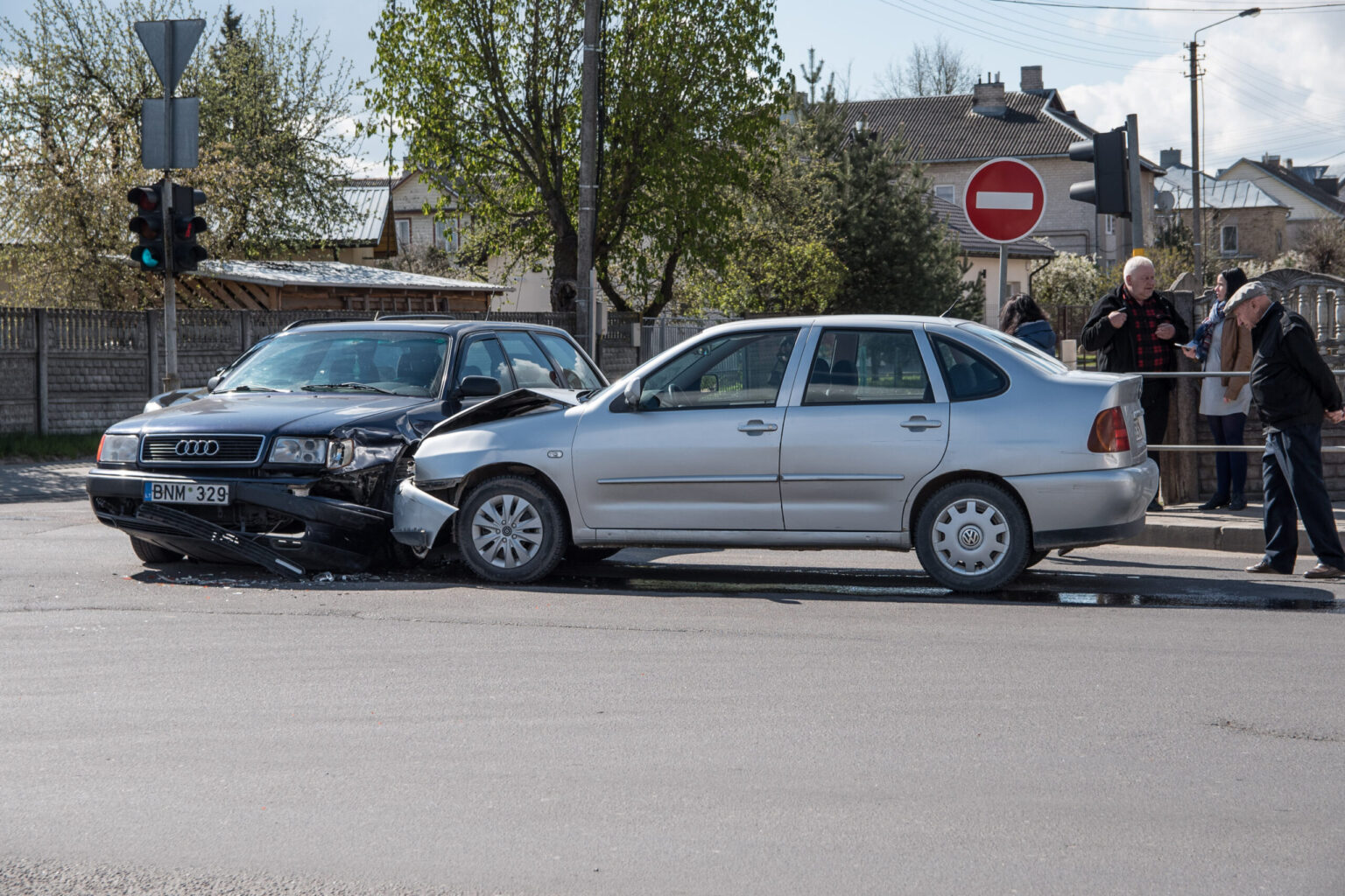 Į Panevėžį kaimynę sutikęs pavėžėti 88-erių Vytautas iš Naujamiesčio namo su savo ratais jau nebegrįš - pralėkęs raudoną šviesoforo signalą sukėlė avariją.