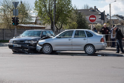 Į Panevėžį kaimynę sutikęs pavėžėti 88-erių Vytautas iš Naujamiesčio namo su savo ratais jau nebegrįš - pralėkęs raudoną šviesoforo signalą sukėlė avariją.