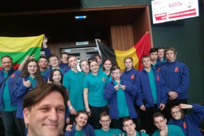 Muzikantų olimpinėmis varžybomis vadinamame renginyje Remigijaus Vilio vadovaujamas Naujamiesčio vario dūdų orkestras „Aukštyn“ užėmė ketvirtąją vietą.