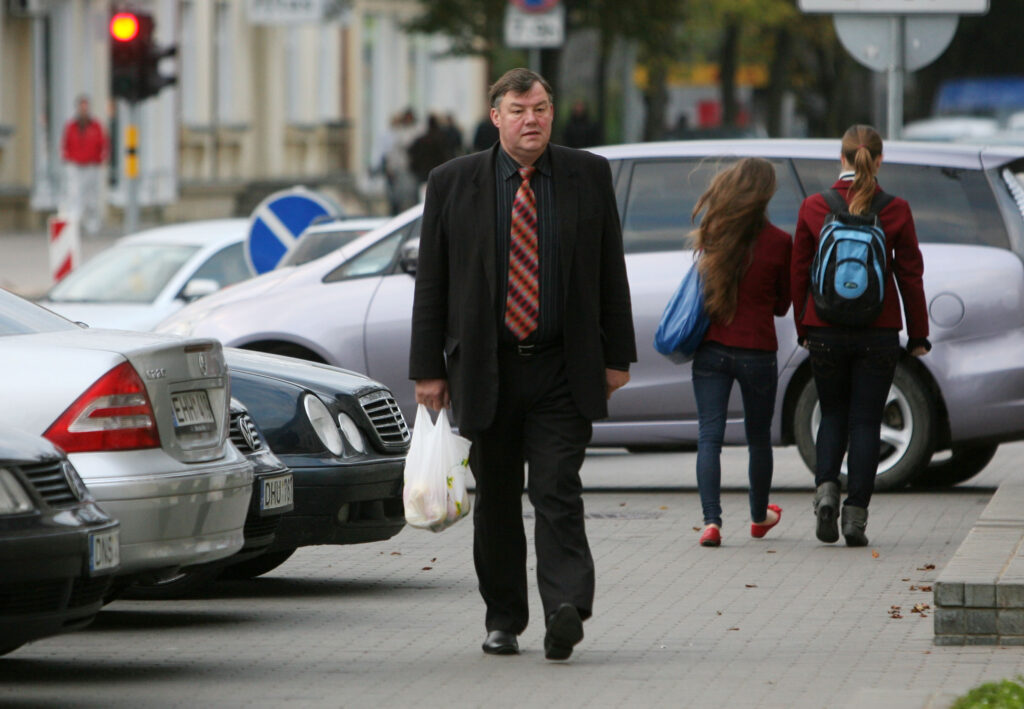 Darbą Panevėžio savivaldybėje dėl reorganizacijos praradusiam Miesto ūkio skyriaus vedėjui A. Karalevičiui kol kas nėra galimybės grįžti į senąsias pareigas