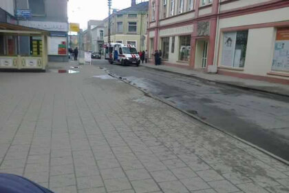 Antradienio vakarą policijos pareigūnai ir medikai skubėjo į Miežiškių kaimą. Čia užfiksuotą eismo įvykį būtų galima įtraukti į kvailiausių avarijų sąrašą.