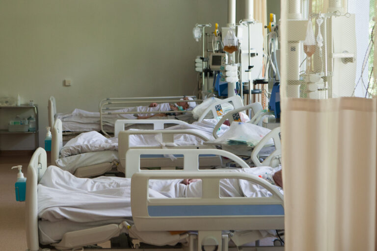 Panevėžio medikams nepavyko išgelbėti prieš savaitę gaisre apdegusios moters.