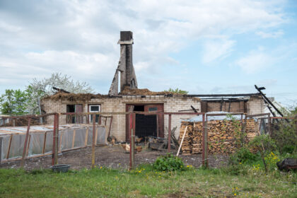 Per vieną vakarą dvigubos nelaimės sulaukusių pensininkų iš Paliūniškio dukra pasakoja apie gaisrą tėvų namuose sužinojusi grįžusi iš ligoninės.