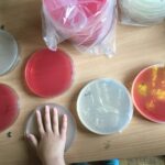 Net 80 proc. infekcinių ligų plinta per nešvarias rankas. Šis faktas atrodo dar baisiau pagalvojus, jog dažnai net nesuprantame, kada būtina rankas plauti.