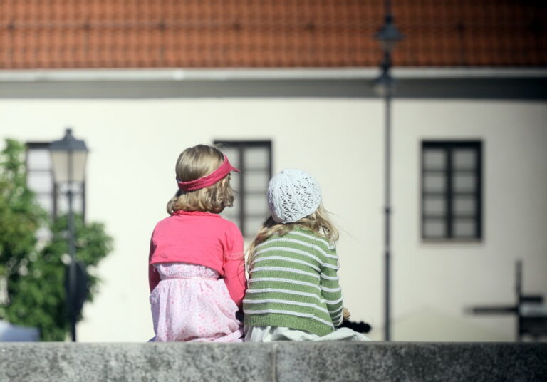 Socialinės apsaugos ir darbo ministras Linas Kukuraitis sako, kad svarstoma vaiko pinigus nuo kitų metų skirti visiems vaikams nevertinant šeimos pajamų.