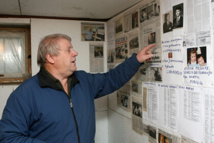 Kryžių kalno padegimu įtariamas Panevėžio rajono gyventojas Juozas Vancevičius po dvidešimties parų, praleistų areštinėje, jau namuose ir vežioja keleivius.