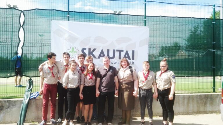 Kad pilietiškumas niekur nedingsta, įsitikinę Lietuvos JOT prezidentas M. Zakarka ir Panevėžio krašto savanorių seniūnė L. Rinkauskaitė.