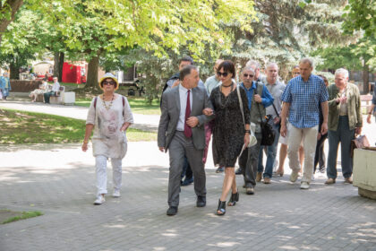 Panevėžio autobusų stotyje atidaryta netradicinė fotografijų paroda „Laisvės ir tapatybės ženklai“.