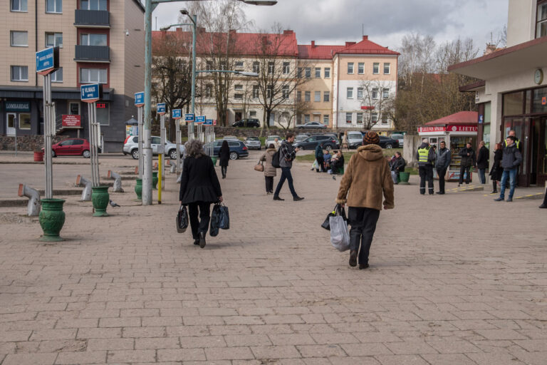 Pirmadienio pavakare, apie 17 val., Panevėžyje, autobusų stoties teritorijoje keturi vyrai užpuolė vieną 57-erių vyriškį.