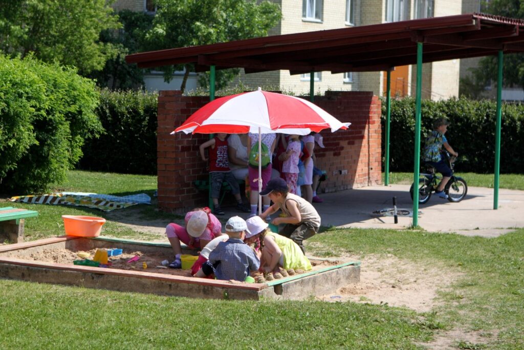 Panevėžio miesto savivaldybės duomenimis, pirmąjį vasaros mėnesį į lopšelius-darželius atėjo daugiau vaikų nei planavo.