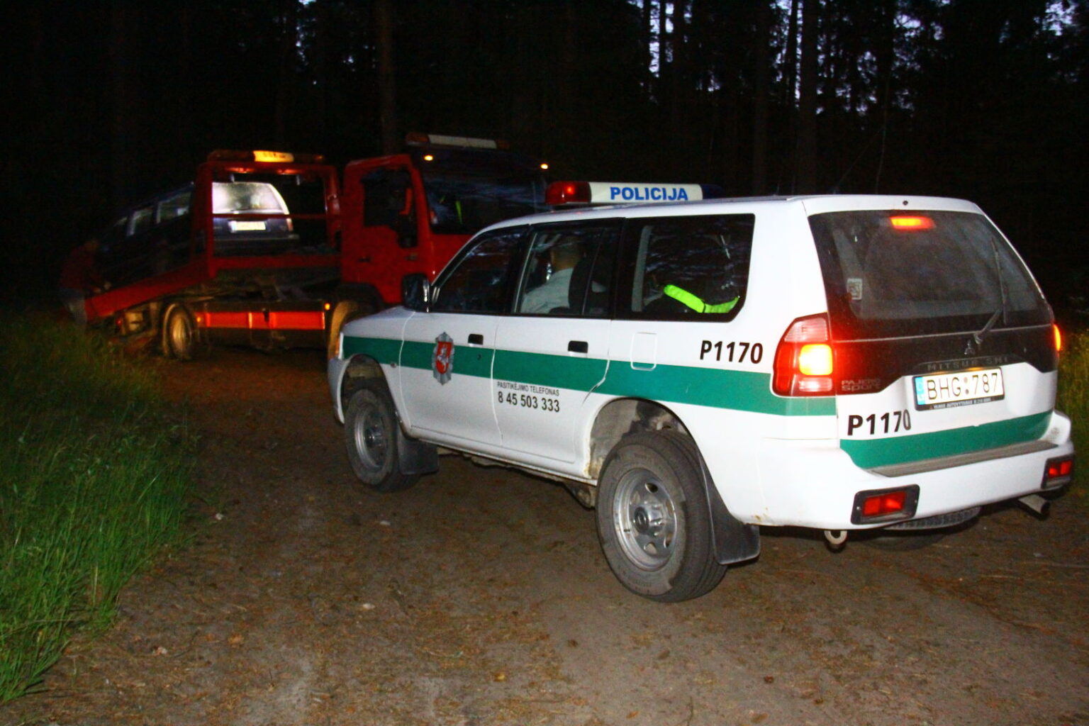 Vos ant kojų pastovintys, bet prie vilkiko vairo sėdę latviai savo kelionę baigė policijos areštinėje.