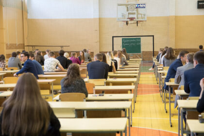 Lietuvių kalbos ir literatūros valstybinį egzaminą šiemet išlaikė 89,04 proc., matematikos – 94,36 proc. laikiusiųjų, pirmadienį paskelbė Nacionalinis egzaminų centras.