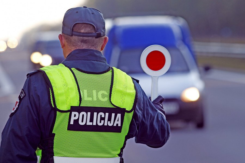 Seimas ketvirtadienį priėmė pataisas, kurios numato griežtesnes sankcijas baudų nesumokėjusiems Kelių eismo taisyklių (KET) pažeidėjams.