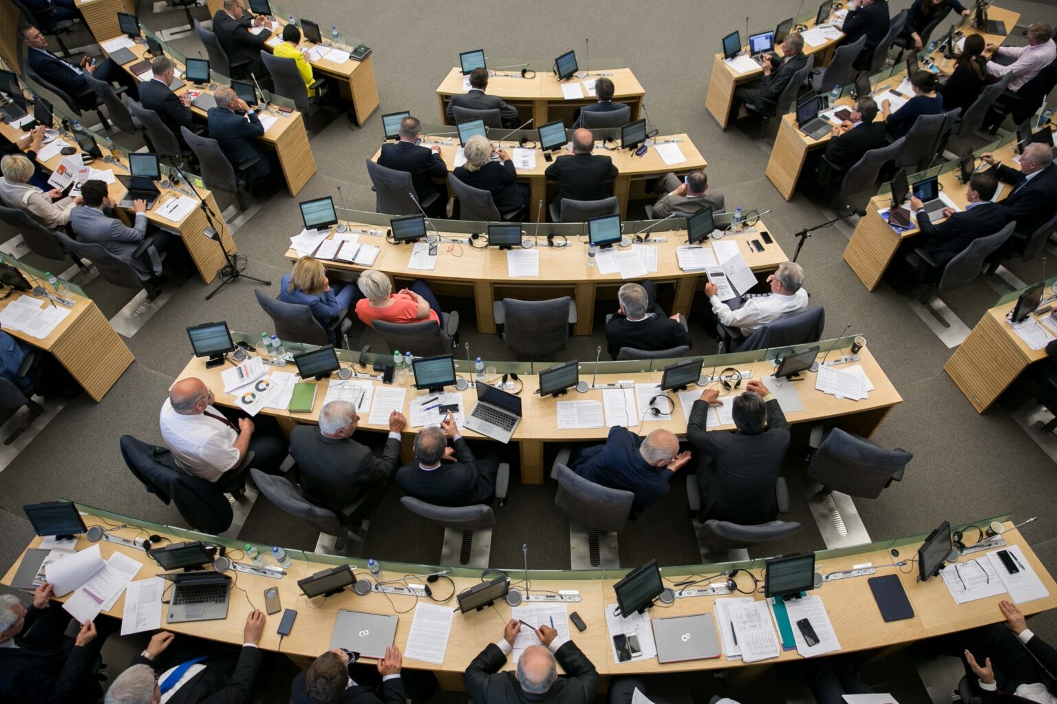 Seimas apsispręs dėl nuo liepos turinčio įsigalioti naujojo Darbo kodekso pataisų, kurioms yra pritarusi Trišalė taryba.