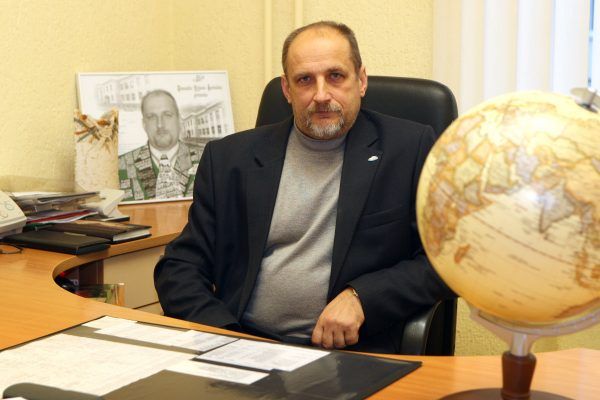 Po auditorių vizito V. Žemkalnio gimnazijoje A. Totilui atostogos nebus ramios. Savivaldybė dėl jo veiksmų rengiasi kreiptis į Vyriausiąją tarnybinės etikos komisiją. "Sekundės" archyvo nuotr.