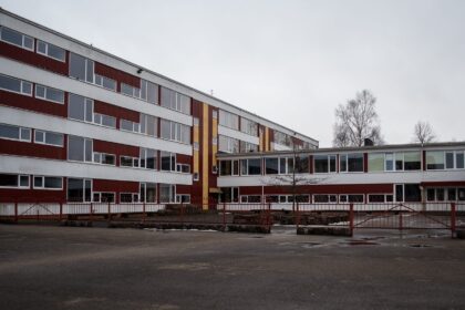 Sekmadienio popietę vaikinas kreipėsi į policijos pareigūnus ir pranešė, kad jį apie ketvirtą valandą ryto apiplėšė nepažįstami jaunuoliai.