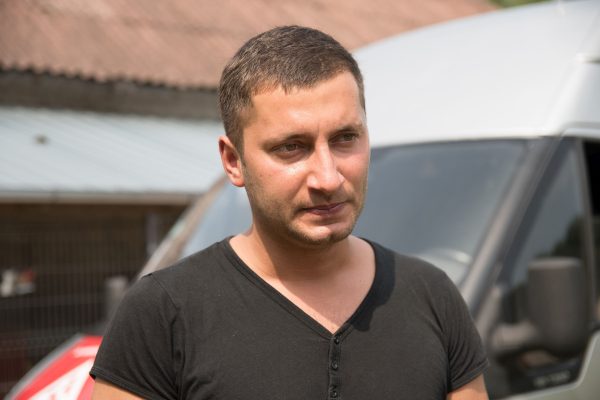 Anot J. Stašio, darbas gyvūnų prieglaudoje jam nebe savanorystė. Tai – jau jo namai. T. Šiaudinio nuotr.