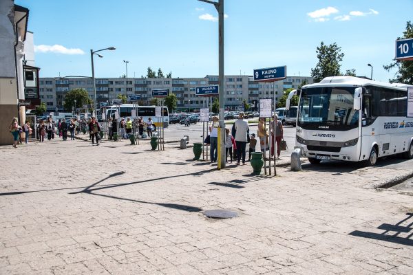 Jei būtų išpildyti Savivaldybės ir verslininkų planai, iškiltų visai naujas stoties pastatas, o esamosios vietoje įrengtas parkas. T. Šiaudinio nuotr.