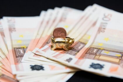 Skaičiuoti svetimus pinigus – vienas mėgstamiausių lietuvių užsiėmimų, ypač kai kalba sukasi apie esančiuosius valdžioje.