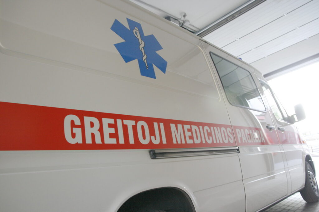 Savaitgalio išvakarėse girti panevėžiečiai švaistėsi peiliais, butelių šukėmis ir smurtavo prieš moteris.