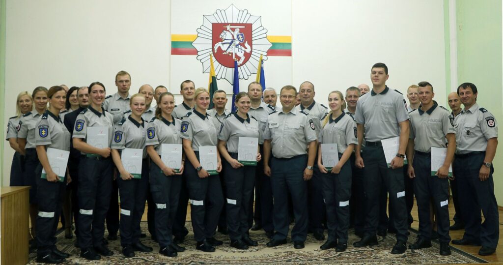 Panevėžio apskrities vyriausiajame policijos komisariate priesaikos žodžius ištarė net 9 nauji pareigūnai.