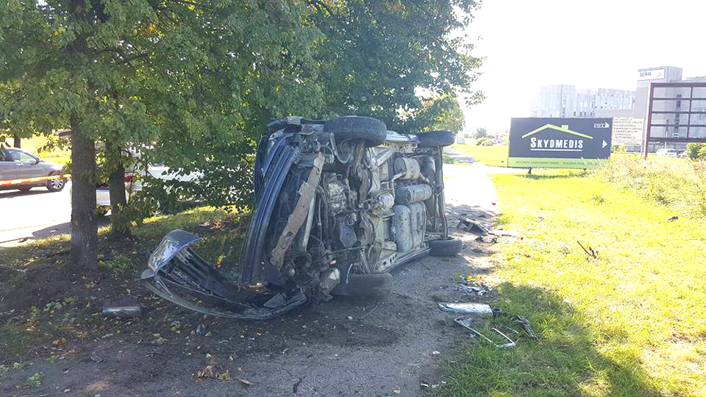 Trečiadienio rytą, kelios minutės po dešimtos valandos, Pramonės gatvėje susidūrė du lengvieji automobiliai.