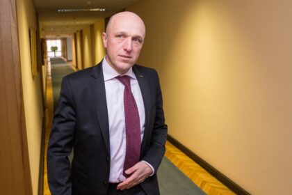 STT-palaiko-siulyma-grieztinti-baudas-uz-korupcinius-nusikaltimus