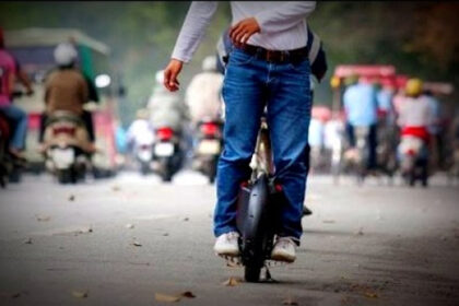 Antradienio vakarą į ligoninę atvežtas dviratininkas, kuris nukentėjo susidūręs su elektriniu riedžiu.