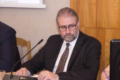 Panevėžio mero Ryčio Račkausko ir Tarybos opozicijos dvikova įsisiūbavo.