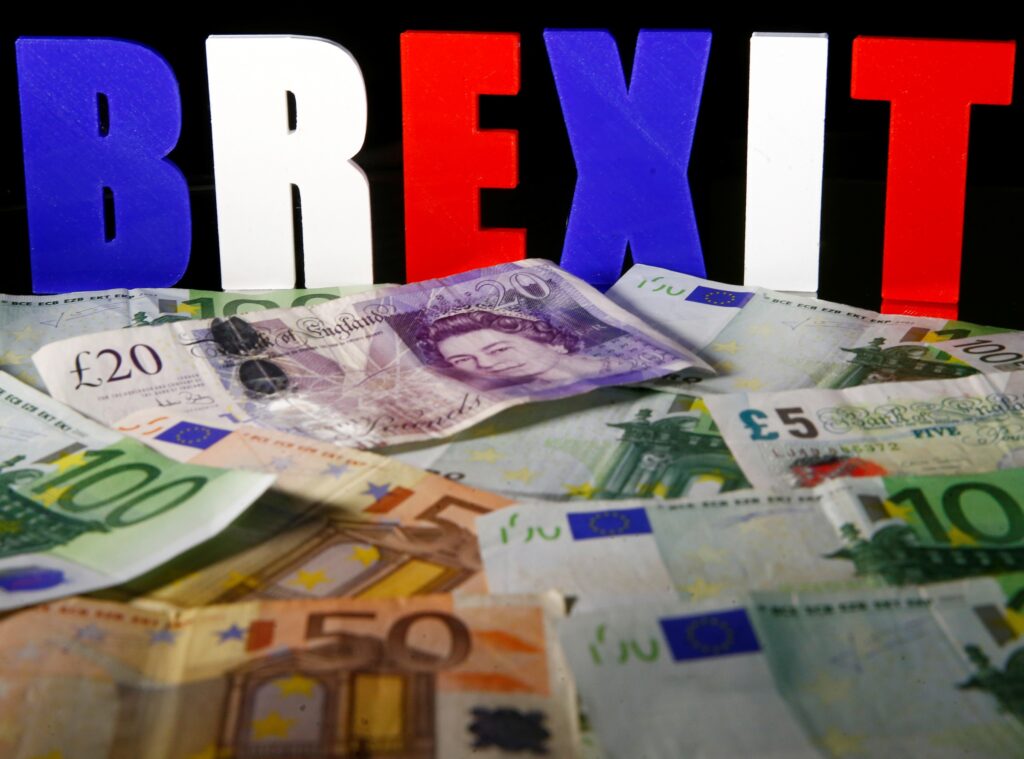 kaip "Brexit" paveiks svaro ir euro kursą?