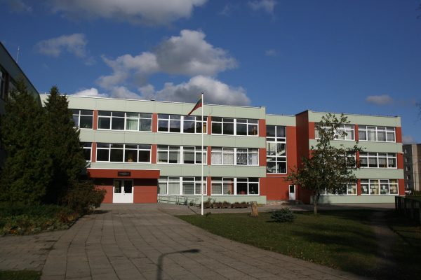 Panevėžio apskrities vyriausiojo policijos komisariato pareigūnai aiškinasi, ar M. Karkos pagrindinės mokyklos direktorius iš tiesų auklėtinius drausmina fizine jėga. "Sekundės" archyvo nuotr.