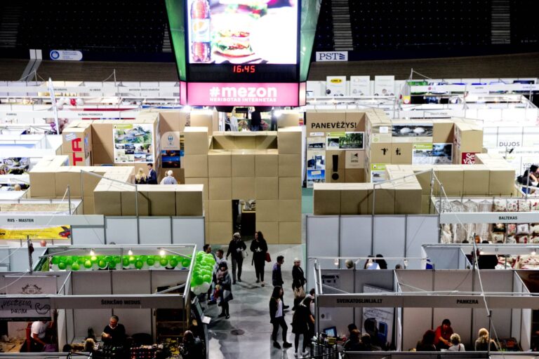Kasmet lankomumo rekordus mušančioje verslo parodoje „EXPO Aukštaitija 2017“ – apie du šimtus Panevėžio krašto įmonių, smulkiųjų verslininkų bei miesto visuomeninių, kultūros, švietimo įstaigų, kurios lankytojams pristato tai, ką geriausio turi Panevėžys.