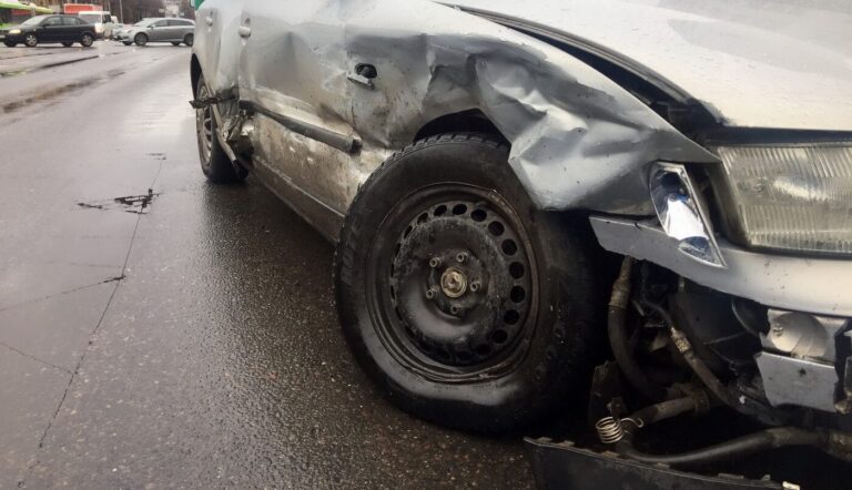 Penktadienio vakarą kelyje Daugpilis–Rokiškis–Panevėžys įvyko skaudi avarija, kurios metu žuvo jaunas vyras.