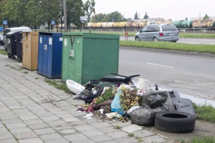 Ažiotažą dėl bendrabučio principu nustatytų privalomų išvežti atliekų kiekių kėlusiems panevėžiečiams Savivaldybė turi dvi naujienas