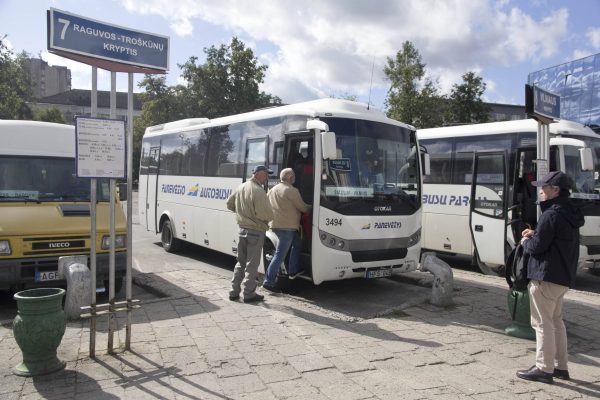Panevėžio autobusų parko vadovams teks pasiaiškinti dėl pakelėje tarp Vilniaus ir Aukštaitijos sostinės sugedus autobusui paliktų keleivių. V. Bulaičio nuotr.