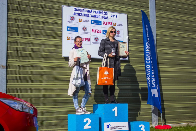 Nugalėtojų pakylą papuošė ir damos – antroji vieta atiteko Agnei Martušauskaitei, pirmoji – Rūtai Nedzelskienei. M. GARUCKO nuotr.