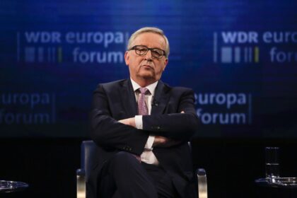 Derybos dėl prekybos negalės prasidėti tol, kol britai turės įsipareigojimų Europai, pareiškė Europos Komisijos pirmininkas Jeanas-Claude'as Junckeris.
