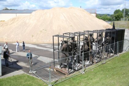 2015-ųjų liepą nukeltos Žaliojo tilto skulptūros artimiausiu metu liks saugomoje aikštelėje.