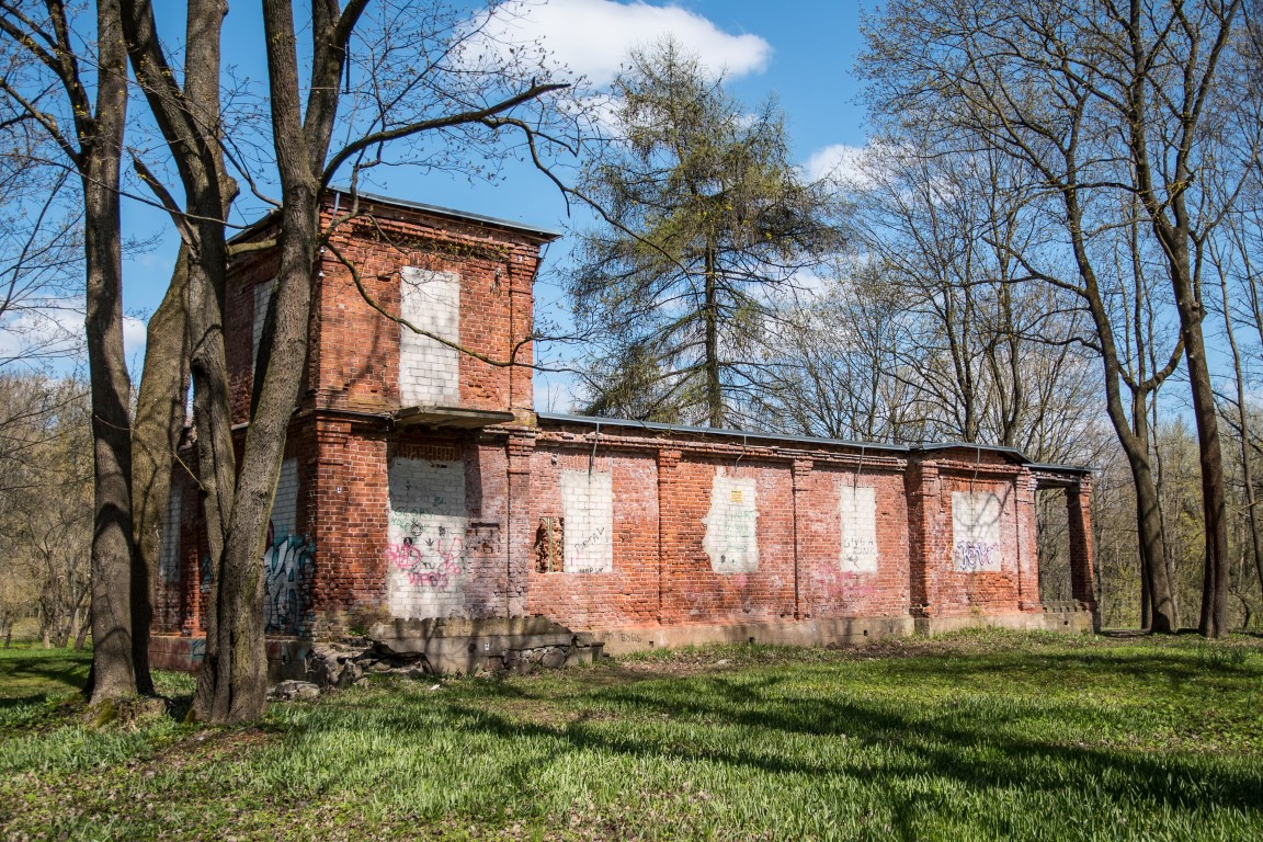 „Pragiedrulių“ vardą nuo seno pelniusią J. Čerkeso-Besparnio sodybą Skaistakalnio parke temdo politiniai debesys.