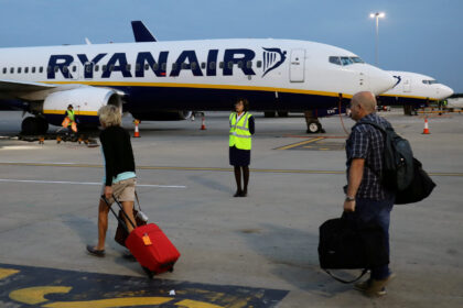 Ryanair-bando-stabdyti-darba-palikti-norincius-pilotus