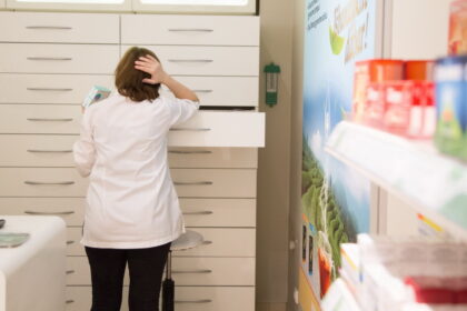 Seime skinasi kelią siūlymas 75 metų ir vyresniems žmonėms nuo kitų metų liepos kompensuojamus vaistus duoti nemokamai.