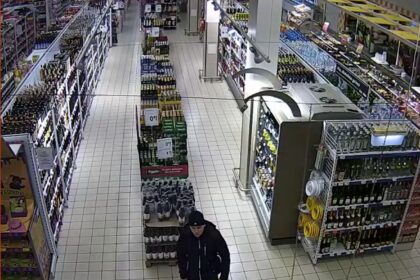 Lapkričio 7 d. 19.15 val. iš parduotuvės Panevėžyje, G. Petkevičaitės-Bitės g., nenustatytas vyriškis pavogė loterijos bilietus.